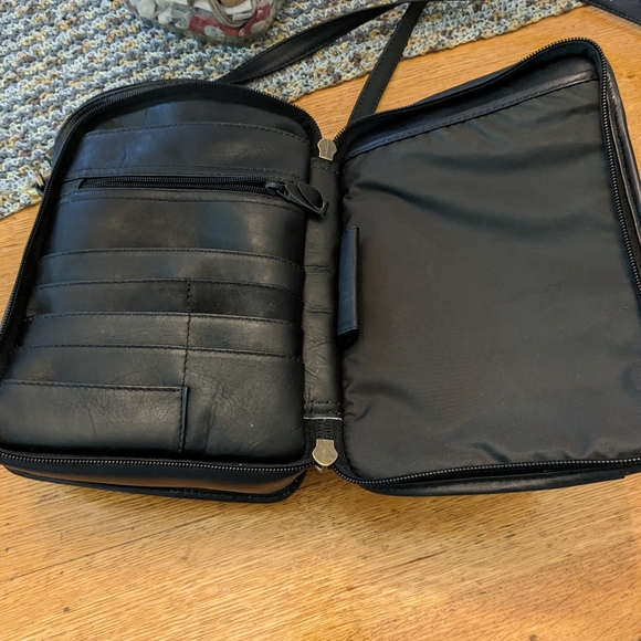 LAND Genuine Leather Cross Body handbag, organizer, lots of pockets - Picture 11 of 14